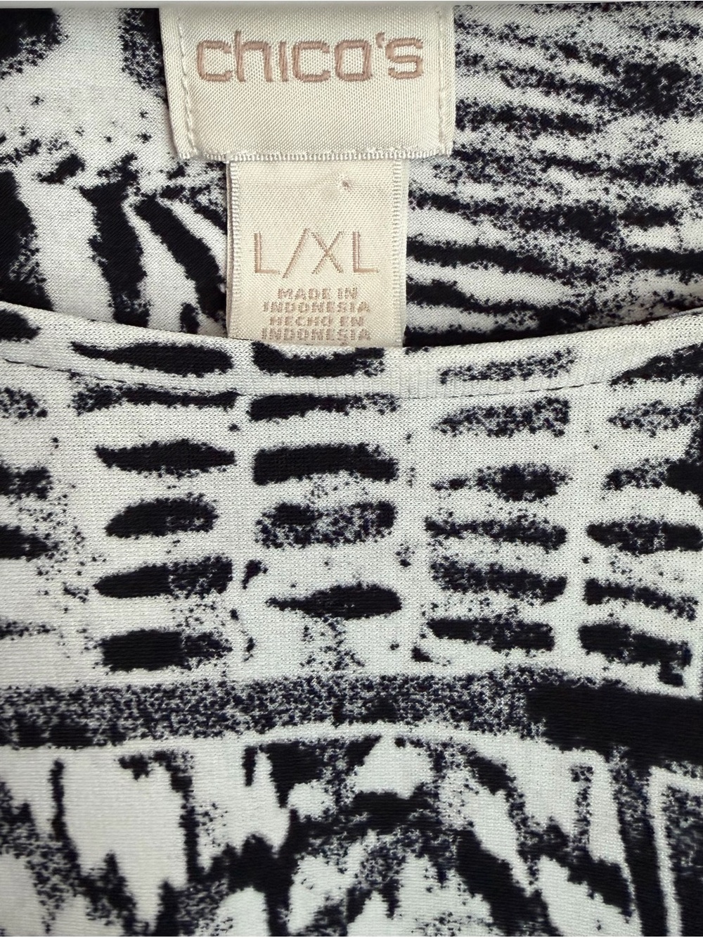 Chico's Black & White Patterned Poncho Sleeved Top. L/XL - Picture 3 of 4